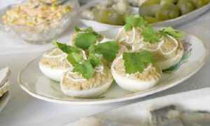 Яйца фаршированные печенью трески: очень вкусные рецепты