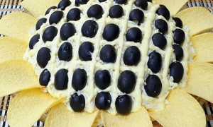 Салат «Подсолнух» с чипсами — 5 классических салатов с курицей