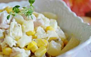 Салат с копченой курицей и ананасами: 5 очень вкусных рецептов